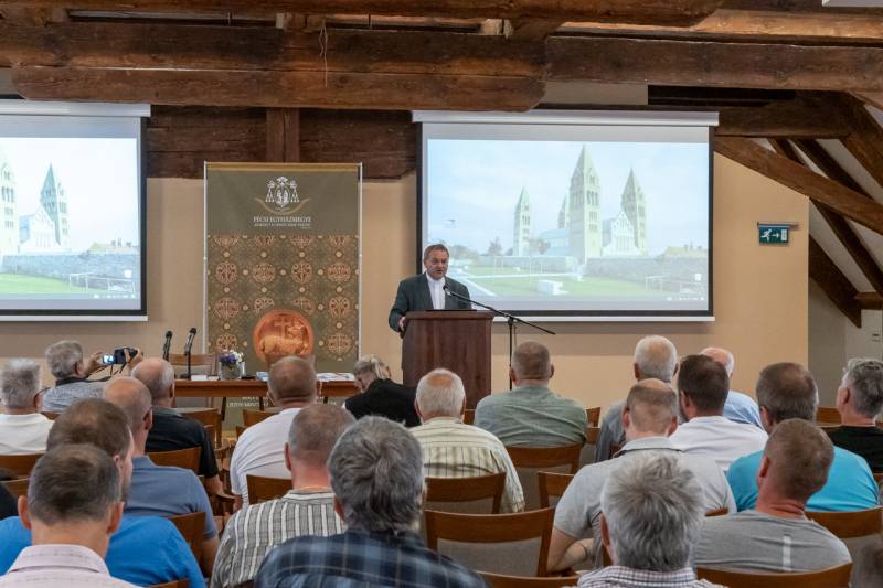 Ferfitalalkozo Pecs szept_02.jpg